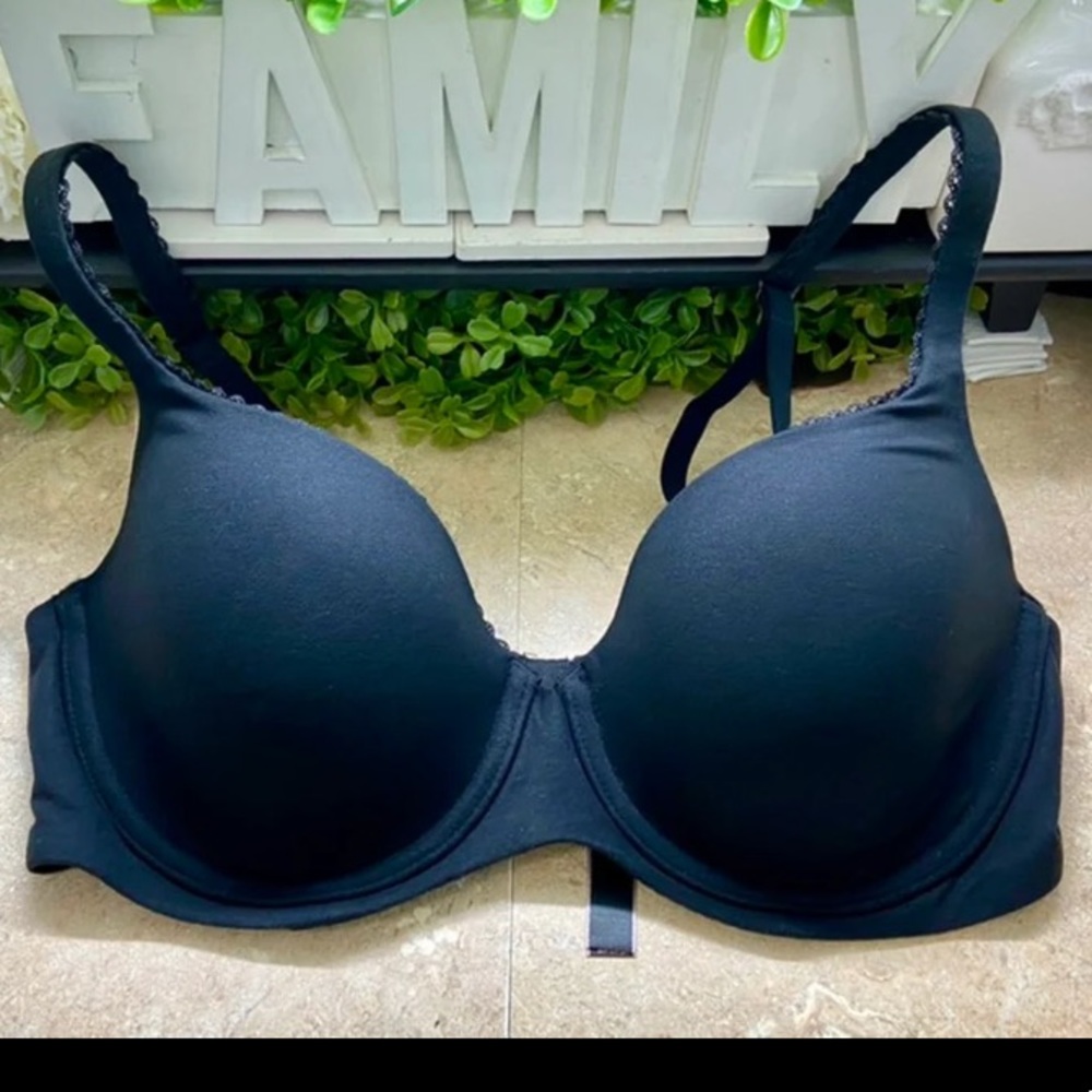 NWOT* BODY BY VICTORIA SECRET BRA SIZE 34D